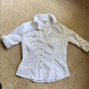 White button sown with metallic details